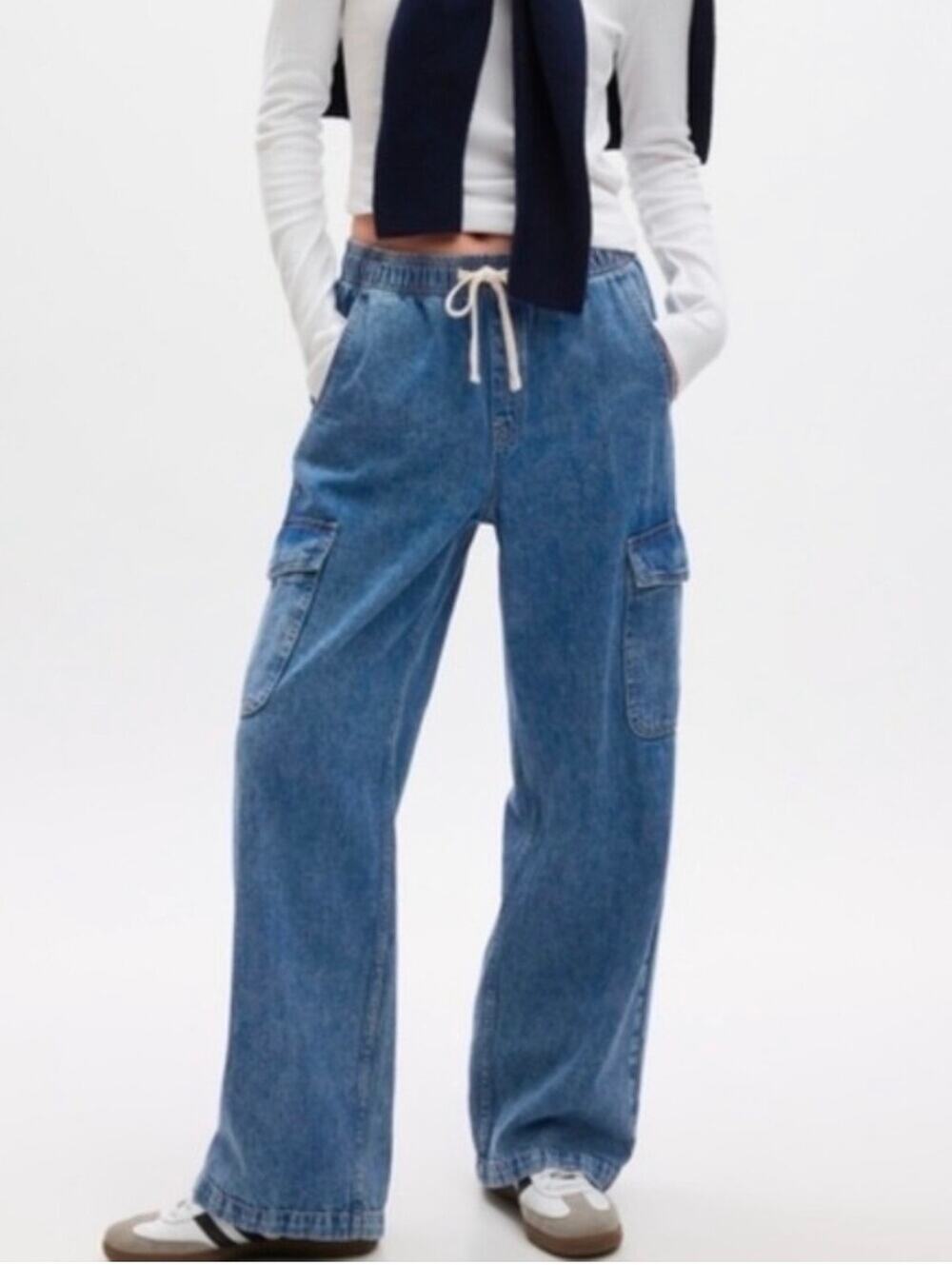 GAP Women's Pull-On Wide-Leg Cargo Jeans in Medium Wash New With Tag, Size Large